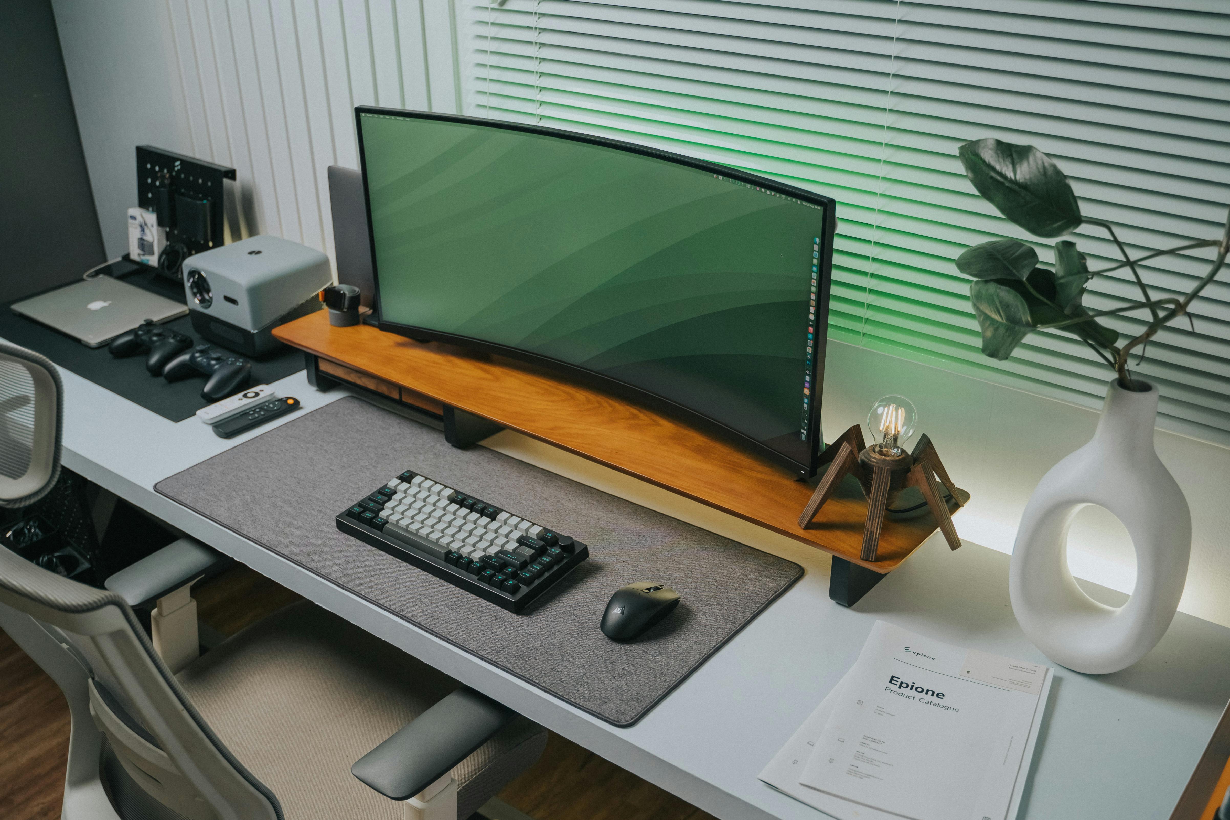 The Dual Monitor Revolution: How to Arrange Your Screens for Maximum Productivity