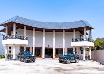 Shervani Pebbles & Pines Corbett