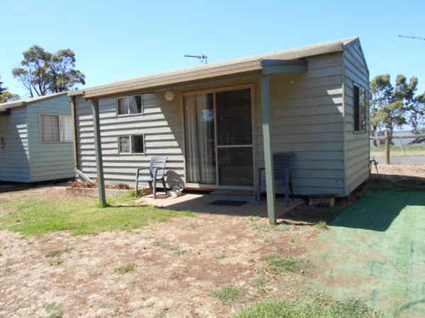 Lake Bolac Caravan & Tourist Park - Campgrounds & Caravan Parks In Lake Bolac