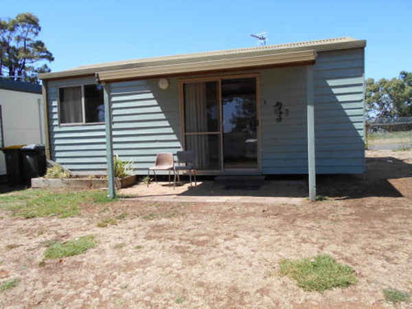 Lake Bolac Caravan & Tourist Park - Campgrounds & Caravan Parks In Lake Bolac