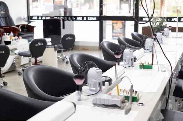 Monstera Nails & Spa - Nail Salons In Saint Kilda