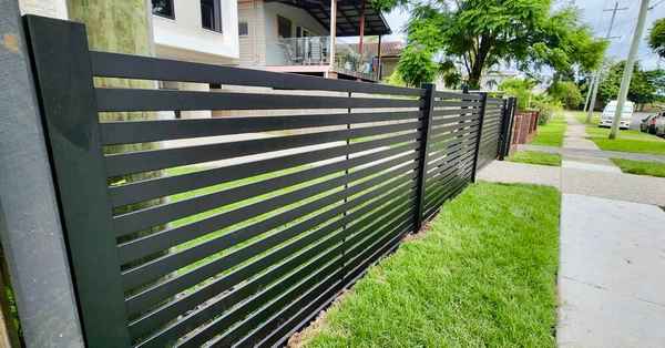 Signature Design and Fabrication - Fencing Construction In Ormeau