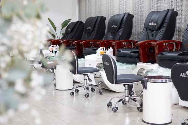 Monstera Nails & Spa - Nail Salons In Saint Kilda