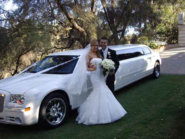 Awesome Limousines - Chauffeurs & Limos In Munster