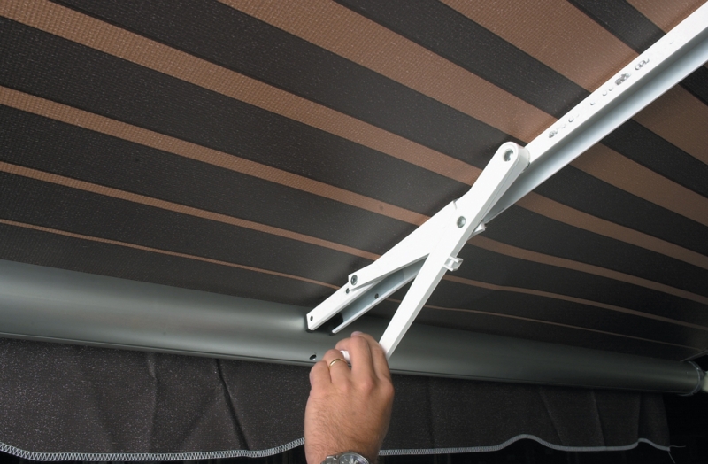 RAFTER VII WITH SHOCK ASSIST - WHITE W/ WHITE CASTINGS