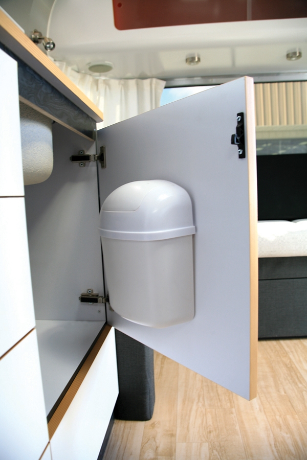 WALL MOUNT TRASH CAN