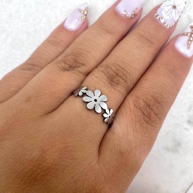 ANILLO 3 MARGARITAS LISAS