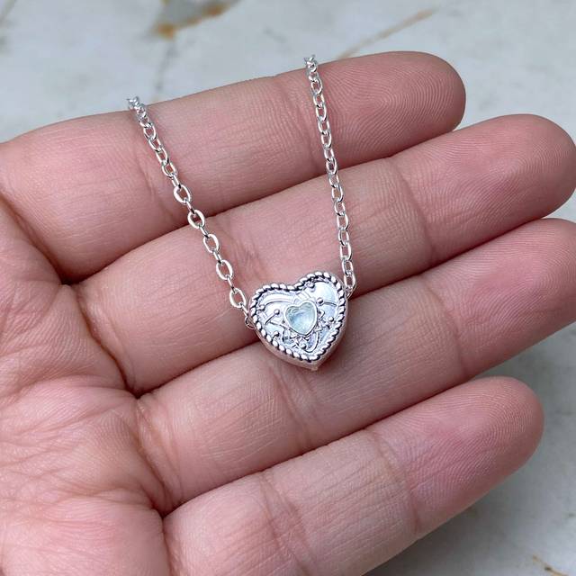 COLLAR ACERO BLANCO - CORAZON MACIZO LABRADO PASANTE CON STRASS BLANCO