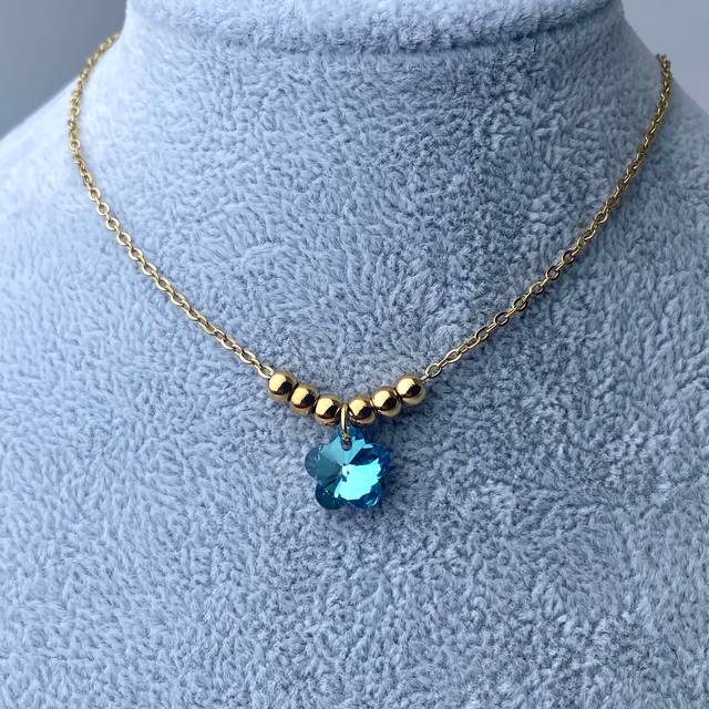 COLLAR ACERO DORADO CON BOLITAS - FLOR CELESTE