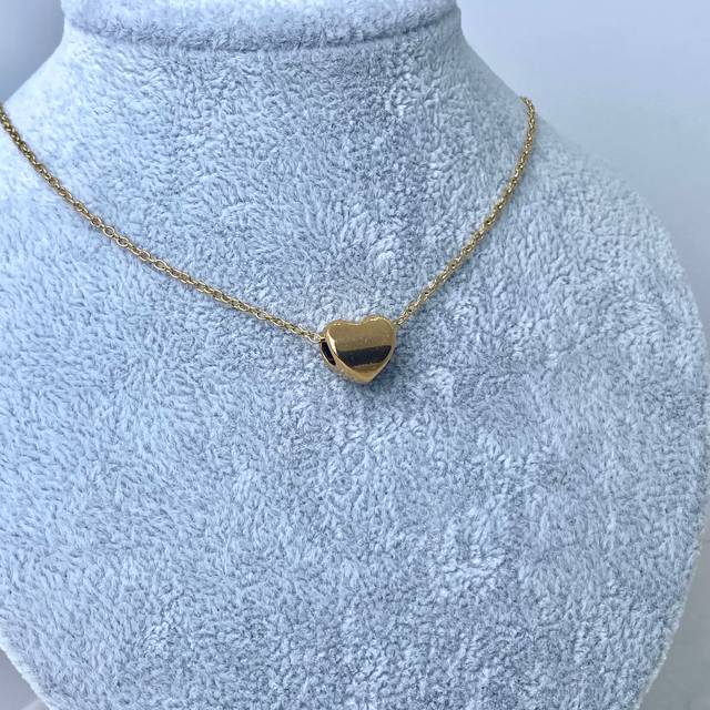 COLLAR ACERO DORADO - CORAZON MACIZO PASANTE