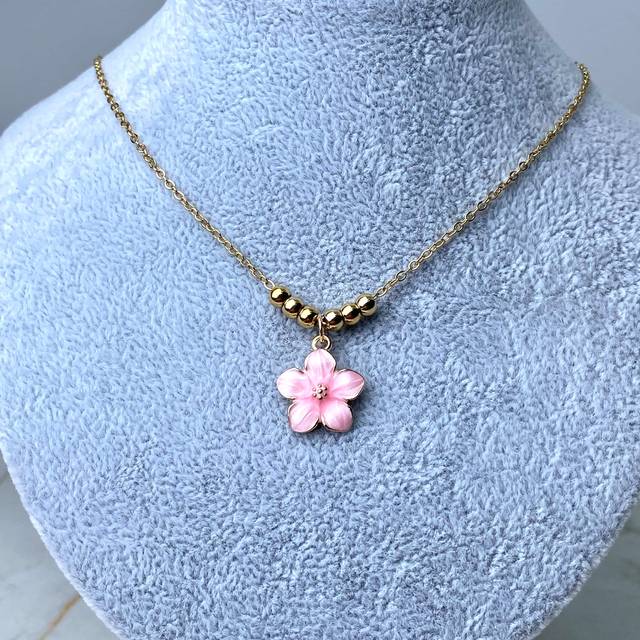 COLLAR ACERO DORADO CON BOLITAS - FLOR ROSA