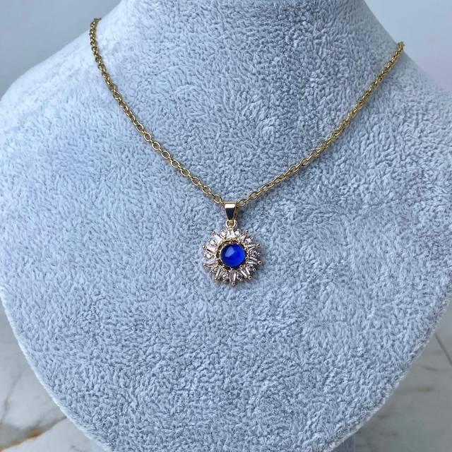 COLLAR ACERO DORADO - SOL CON MICROCRISTALES Y OPAL AZUL