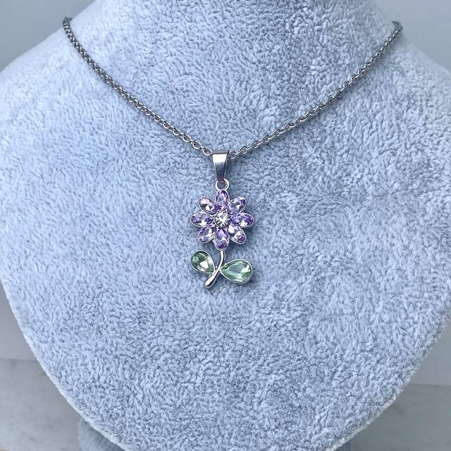 COLLAR MARGARITA CON CUBICS LILAS