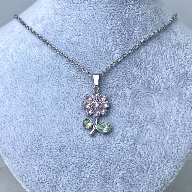 COLLAR MARGARITA CON CUBICS ROSAS