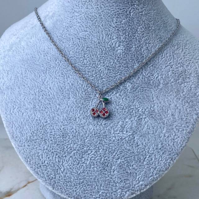 COLLAR CEREZA CON MICROCRISTALES ROJOS