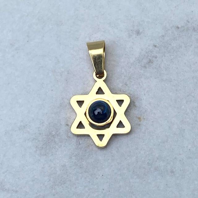 DIJE ACERO DORADO QUE PROYECTA TE AMO EN 100 IDIOMAS - ESTRELLA CALADA