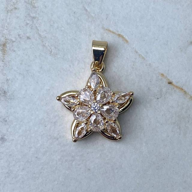 DIJE ACERO DORADO FLOR CON CUBICS TRANSPARENTES