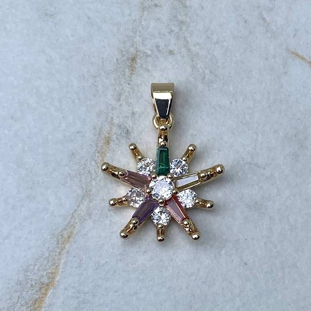 DIJE ACERO DORADO SOL CON MICROCRISTALES DE COLORES Y BLANCOS