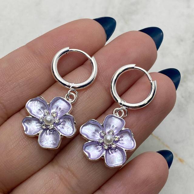 ARGOLLA ACERO BLANCO BISAGRA - FLOR LILA CON PERLA