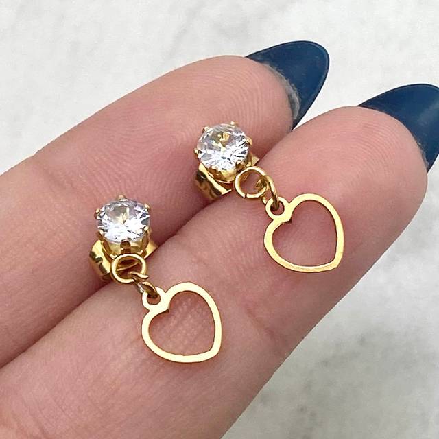 AROS ACERO DORADO CUBIC CON DIJE CALADO CHICO - CORAZON