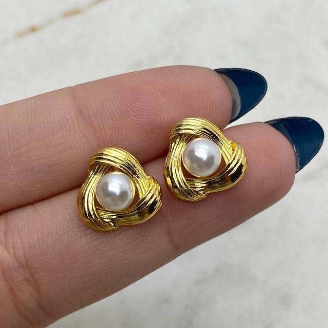 AROS ACERO DORADO PERLA CON 3 LINEAS CURVAS