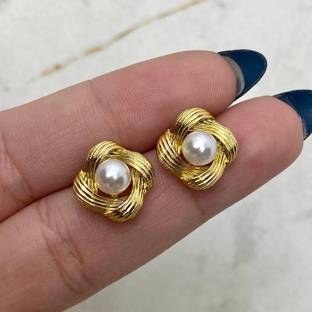 AROS ACERO DORADO PERLA CON 4 LINEAS CURVAS