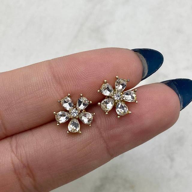 AROS ACERO DORADO FLOR CON CUBICS BLANCOS