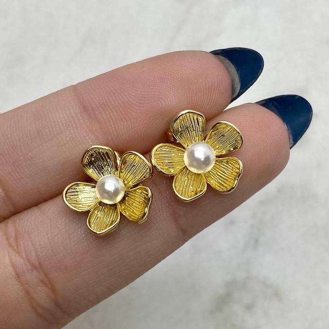 AROS ACERO DORADO FLOR CON PERLA