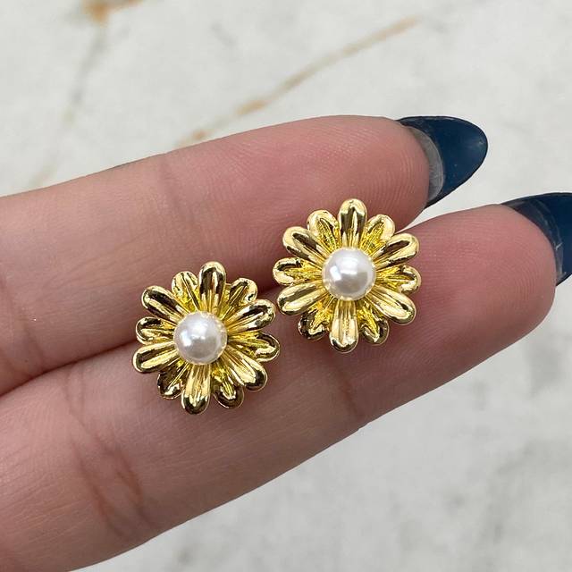 AROS ACERO DORADO MARGARITA CON PERLA