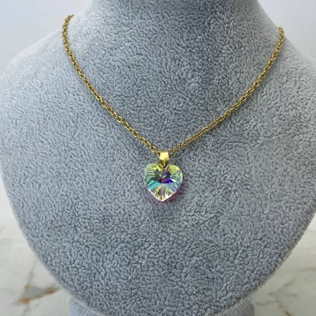 COLLAR ACERO DORADOO CON CRISTAL CORAZON MEDIANO - TORNASOL CLARO