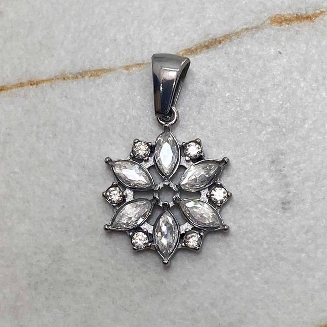FLOR CON STRASS Y CUBICS BLANCO