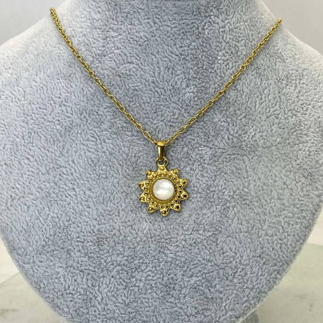 COLLAR ACERO DORADO DIJE MACIZO SOL CON CRISTAL BLANCO