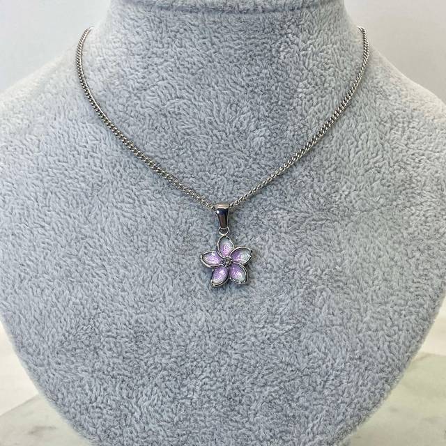 COLLAR FLOR JAZMIN LILA CON STRASS BLANCO
