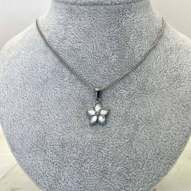 COLLAR FLOR JAZMIN BLANCO CON STRASS BLANCO