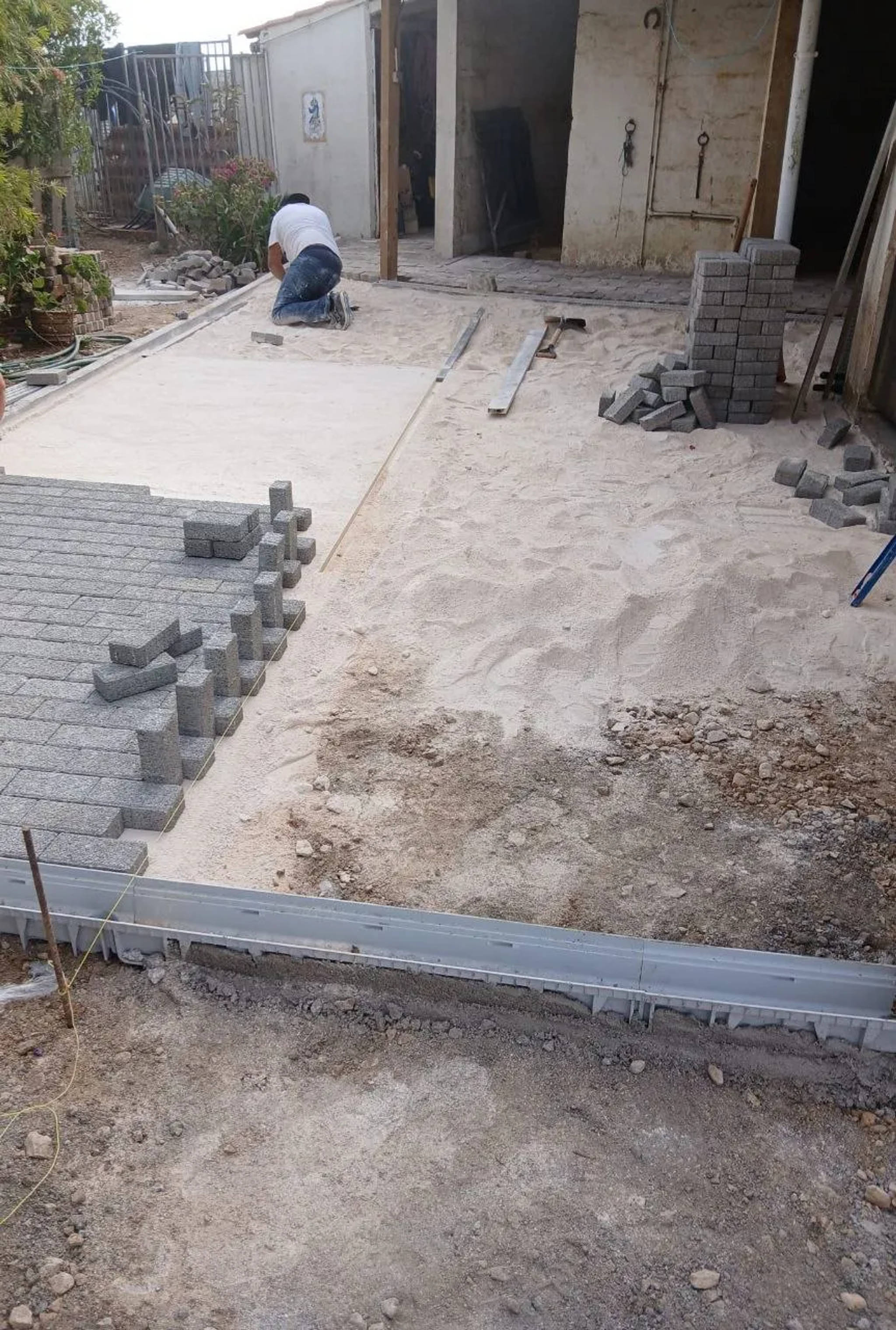 Colares Calçada and Paver Courtyard — 6