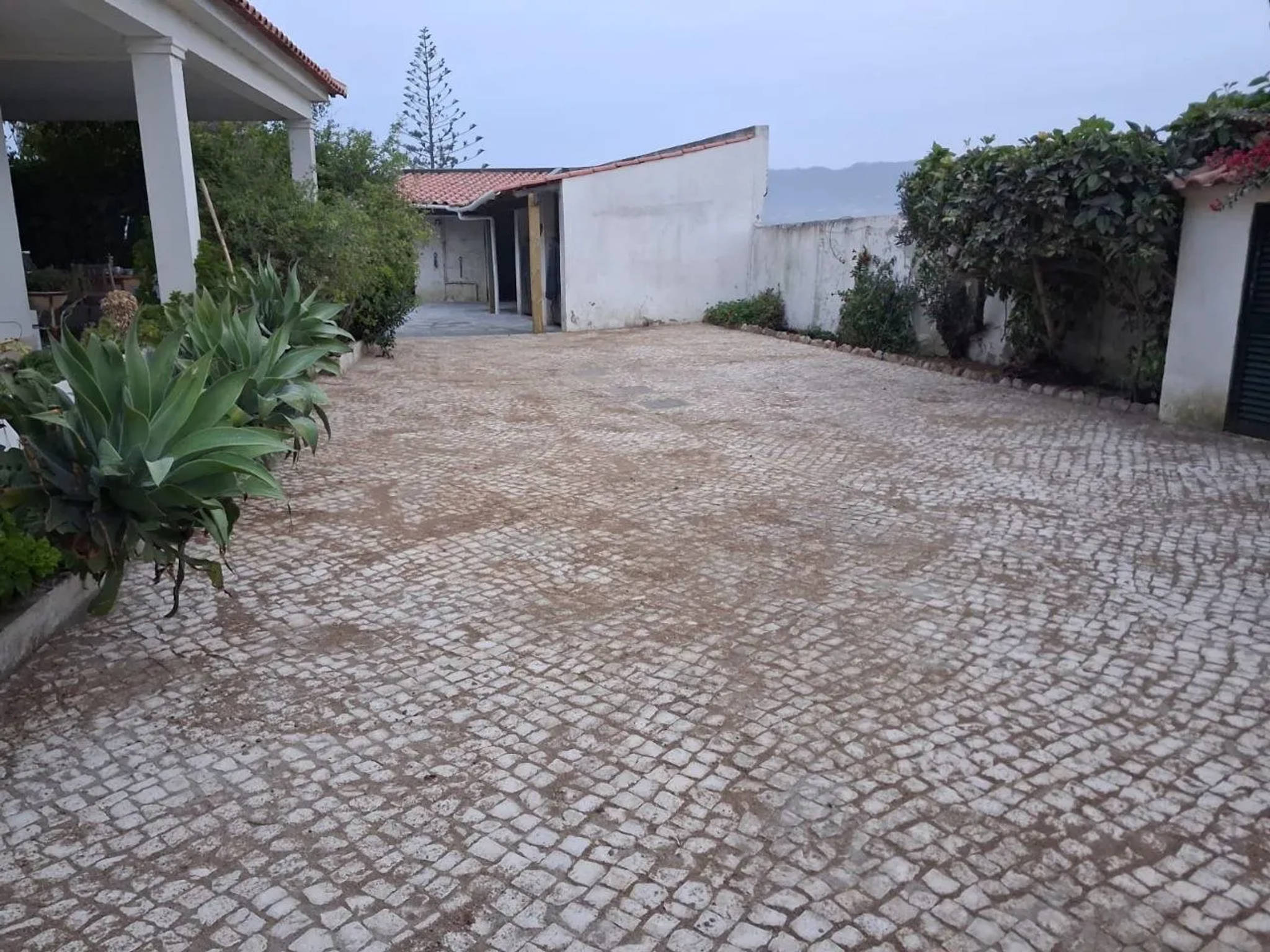 Colares Calçada and Paver Courtyard — 4