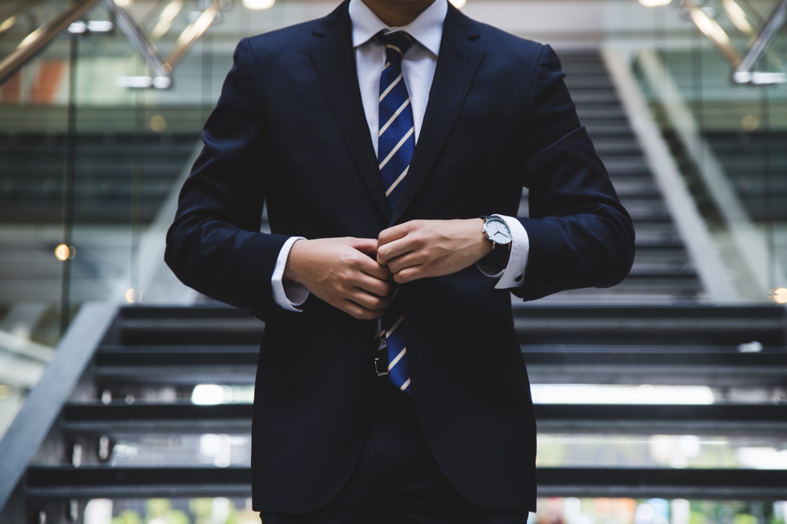 hunters race MYbhN8KaaEc unsplash scaled, 6 Điều tạo ấn tượng với nhà đầu tư trong kế hoạch kinh doanh của bạn