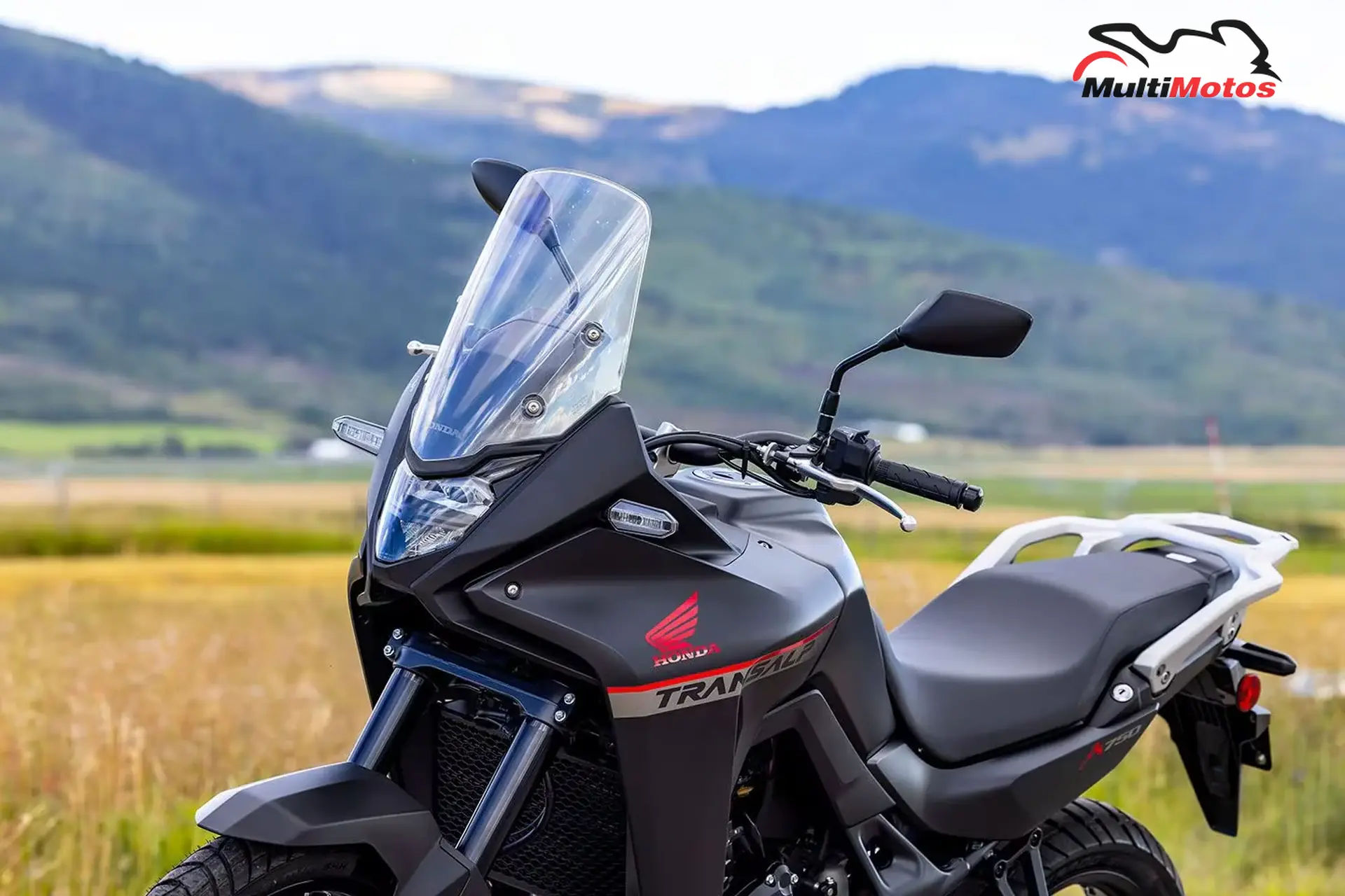 Vista principal de la motocicleta Honda Transalp 750
