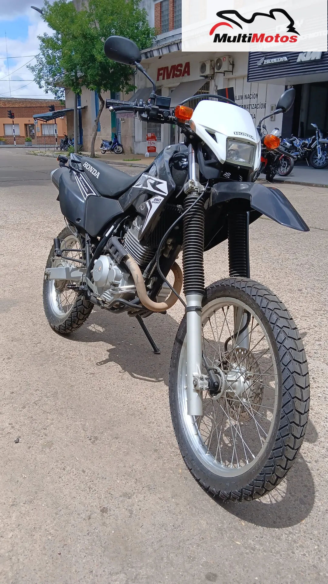 Vista principal de la motocicleta Honda HONDA TORNADO 250 CC