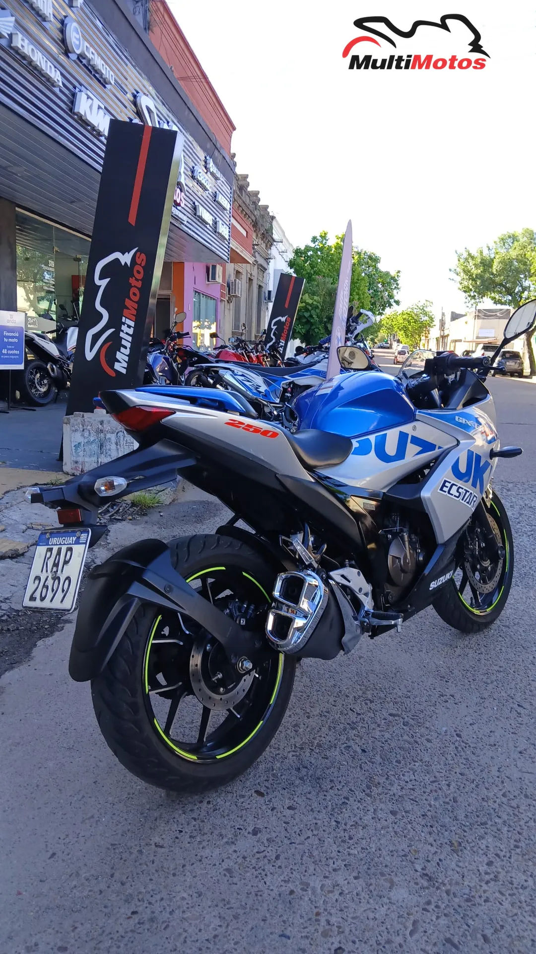 Galería de la SUZUKI GIXXER 250 CC - Vista 1