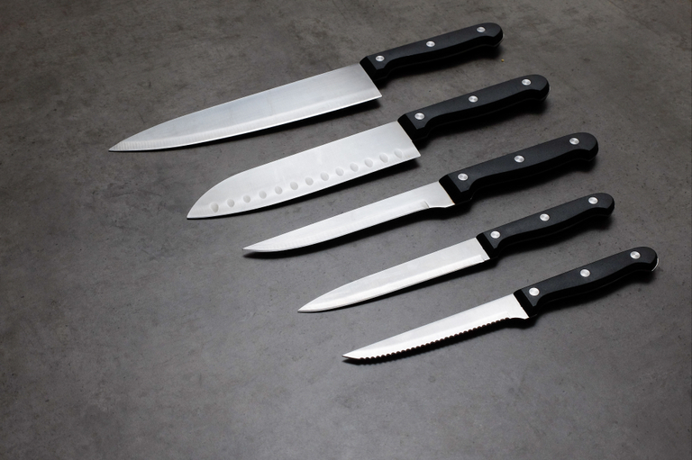 How to sharpen kitchen knives - tips for home chefs - recipe