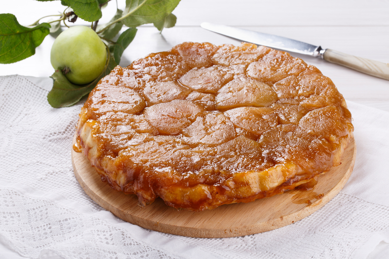 https://ik.imagekit.io/munchery/blog/tr:w-768/julia-childs-tarte-tatin.jpeg