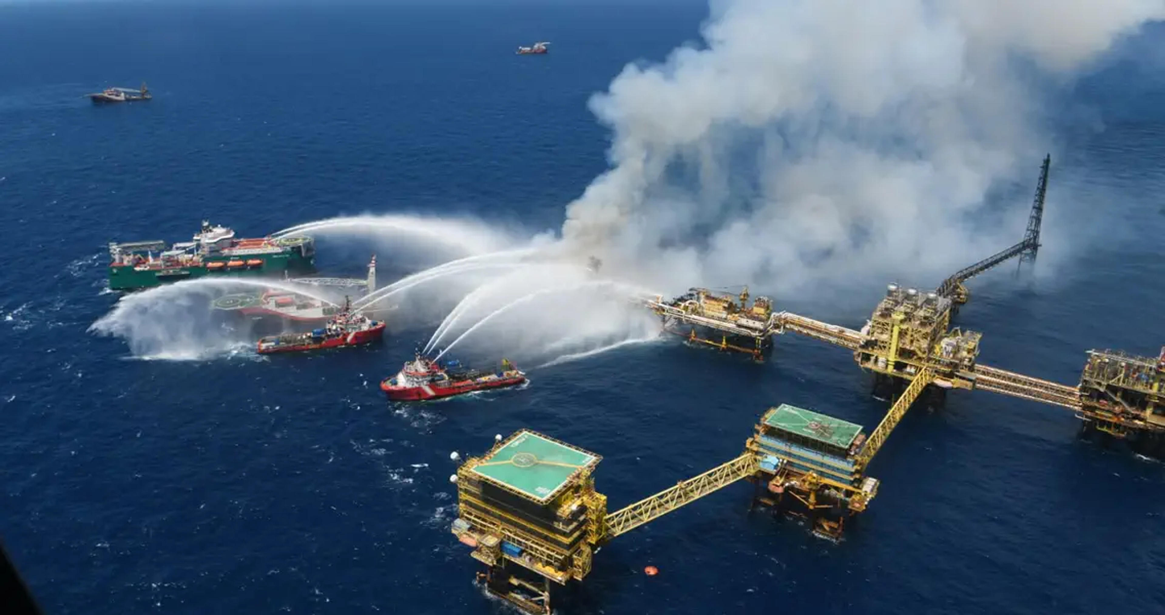 Um incêndio na plataforma Akal Bravo da Pemex resultou em uma morte e 13 feridos