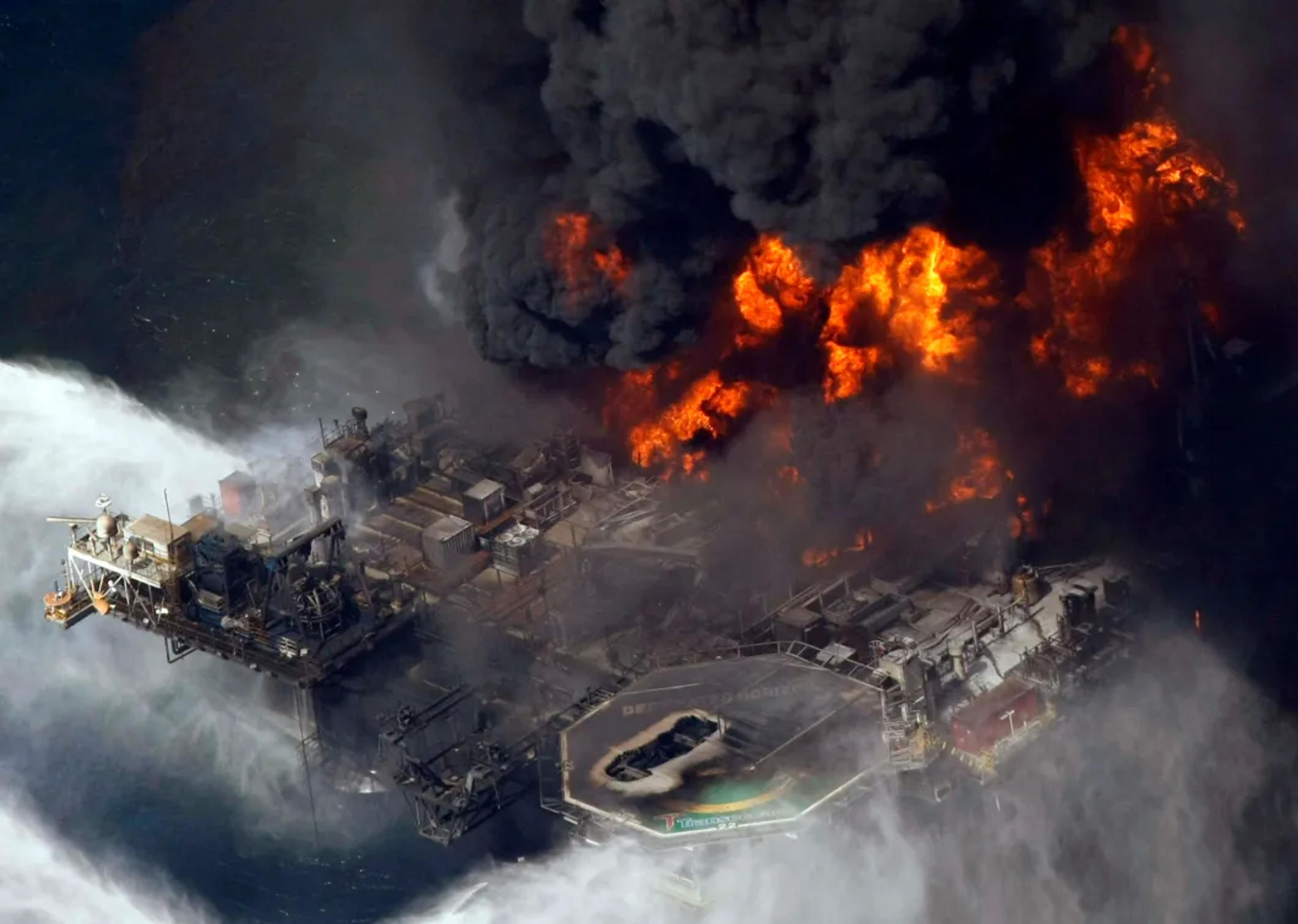 Tragédia no Oceano: Incêndio em plataforma petrolífera do Gabão deixa 5 mortos e um desaparecido