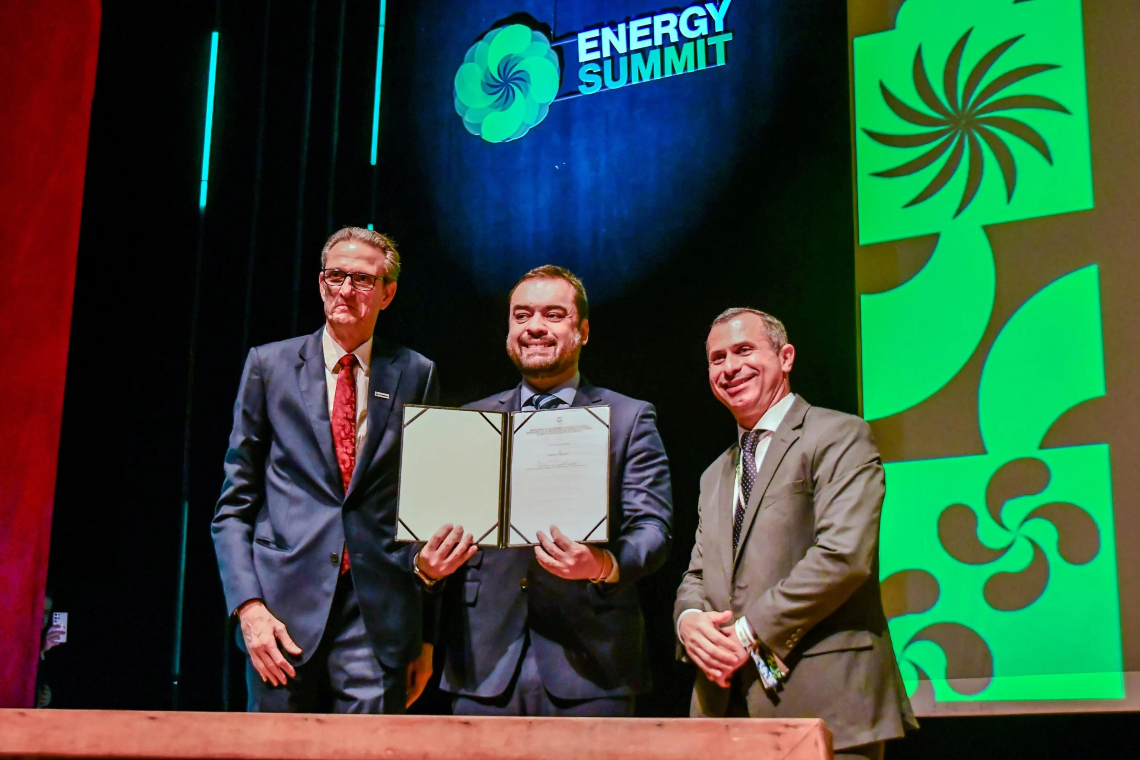 Governo do Rio de Janeiro e a Petrobras estabeleceram um acordo para realizar estudos sobre energia eólica offshore