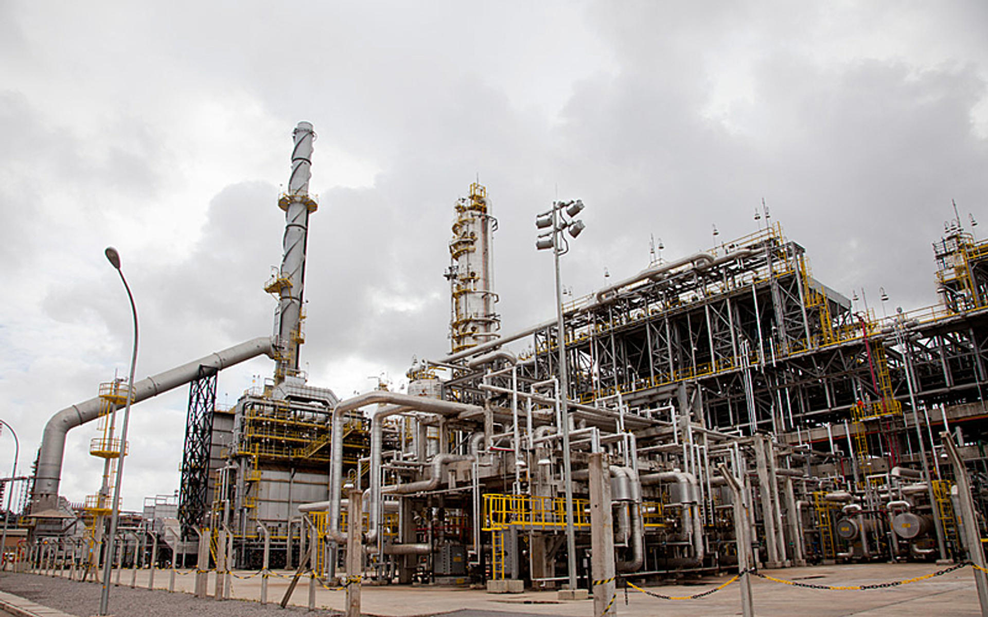 Centenas de Vagas de Emprego em Refinaria