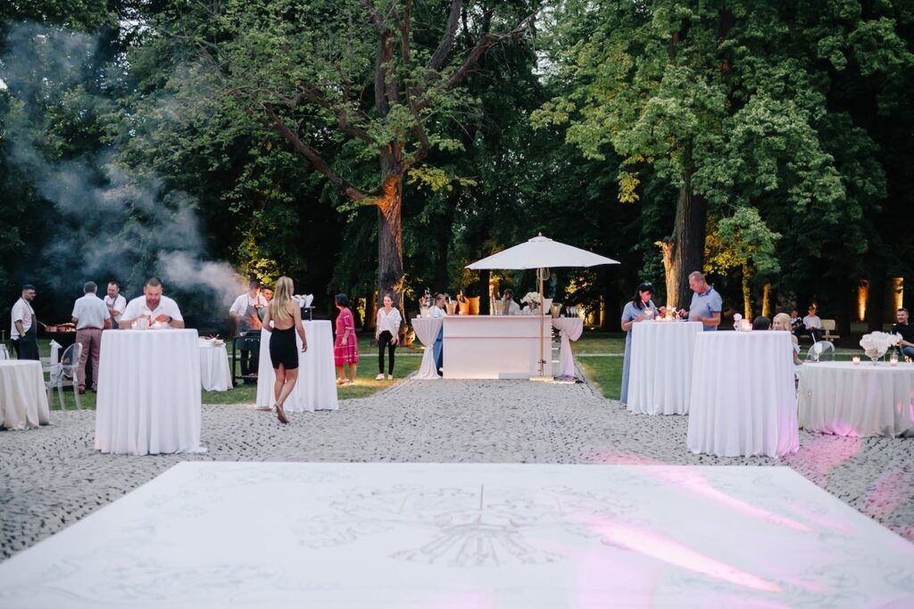 Pohádková svatba Dominiky a Pavla na zámku Peruc 24 loveweddings svatba v zamku peruc luxusni svatby na klic 25 min
