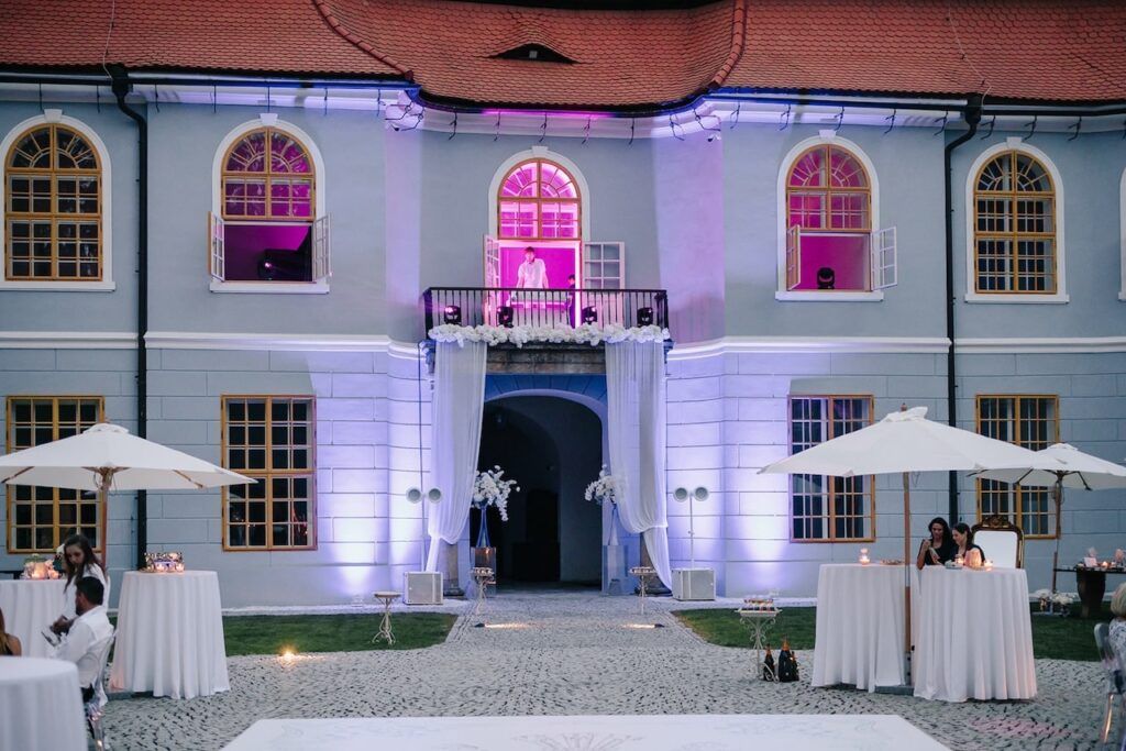 Pohádková svatba Dominiky a Pavla na zámku Peruc 25 loveweddings svatba v zamku peruc luxusni svatby na klic 27 min