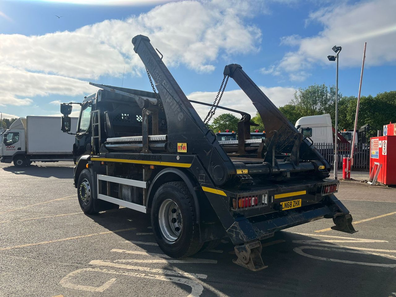 Ready to go DAF LF 260, Skip Loader, 260, 18 Tonne, Day Cab, 6-Speed Manual Gearbox, Rear Window in Cab, 2 Seats in Cab, Multi Function Steering Wheel, Radio, Hyva Autosheet, , -, - | for sale at MV Commercial, the UKs leading Truck, Trailers and Van supplier. (LN68ZHX 100126)