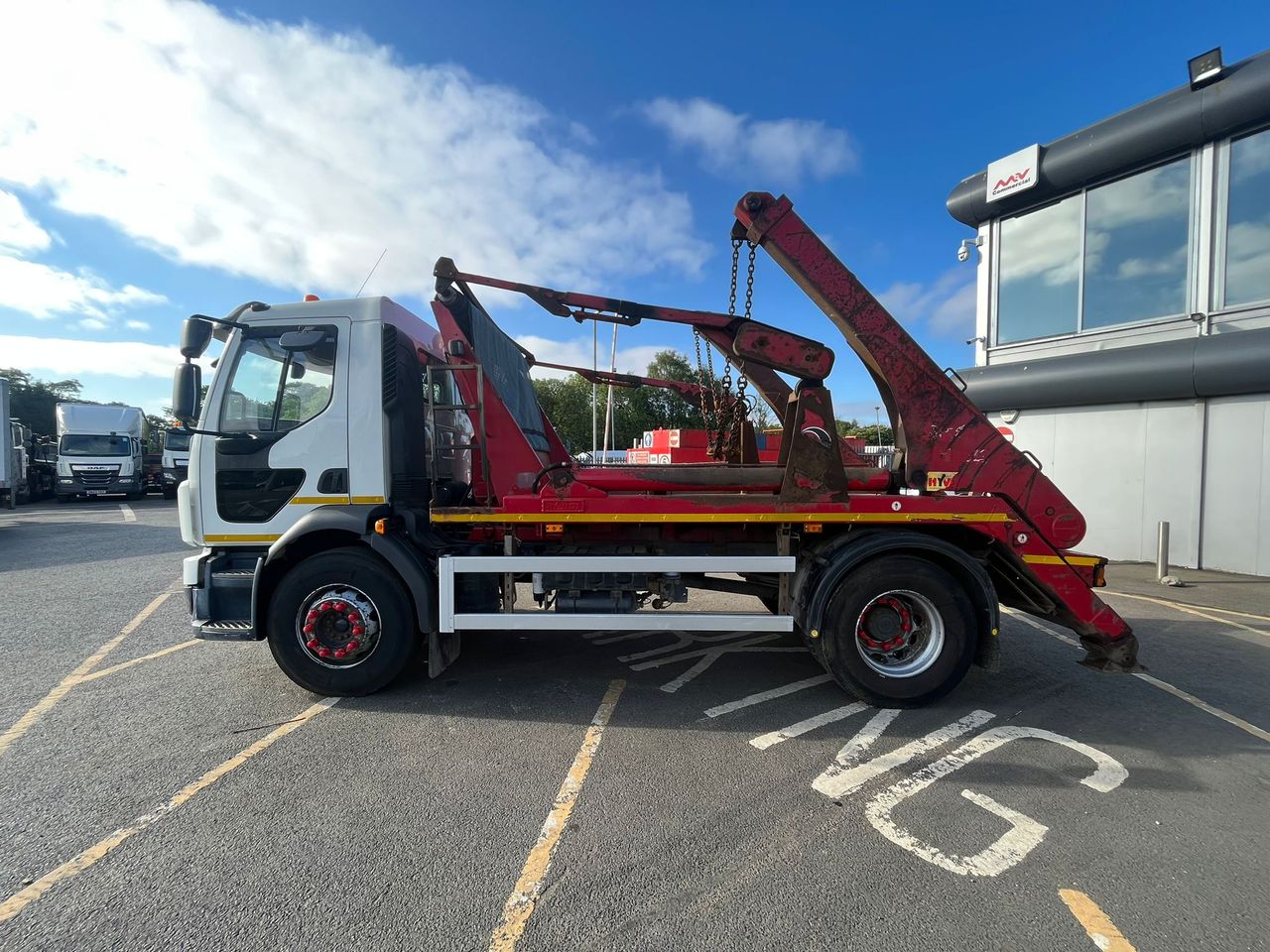 Ready to go Volvo FL, Skip Loader, Unknown, 18 Tonne, Day Cab, 8-Speed Manual Gearbox, Easy Sheet System, Cab Sunvisor , Beacons, Skip Stays, 2 Seats in Cab, , Hyva , - | for sale at MV Commercial, the UKs leading Truck, Trailers and Van supplier. (SO18ZCL 100138)